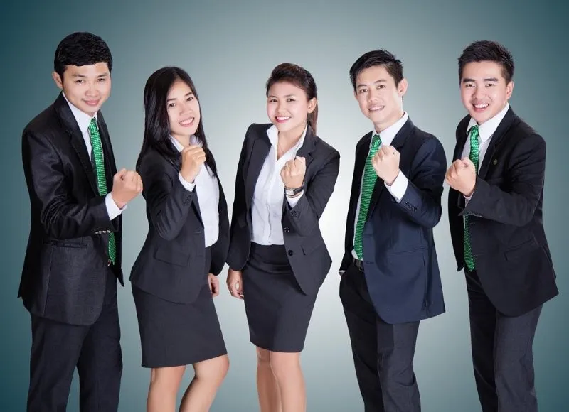 Đồng phục công ty truyền thống: Định nghĩa và những điều cơ bản